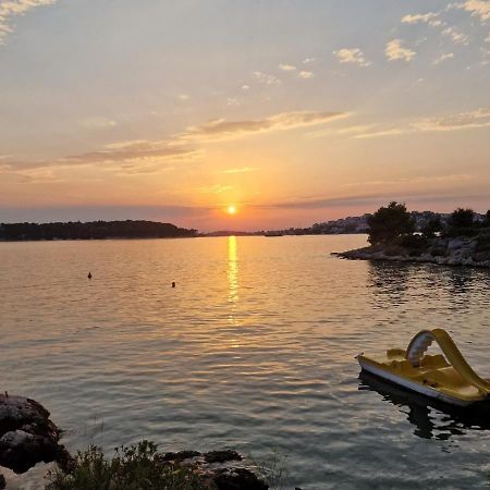 Apartments Stipe Рогозница Екстериор снимка
