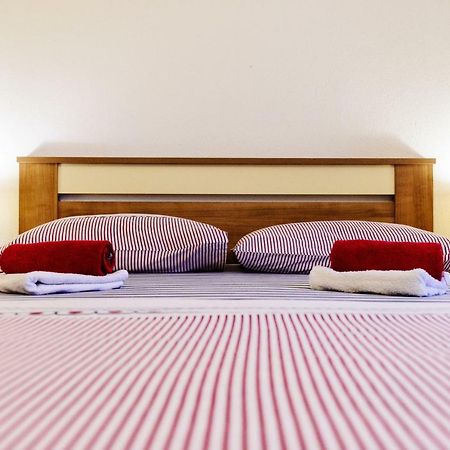 Apartments Stipe Рогозница Екстериор снимка