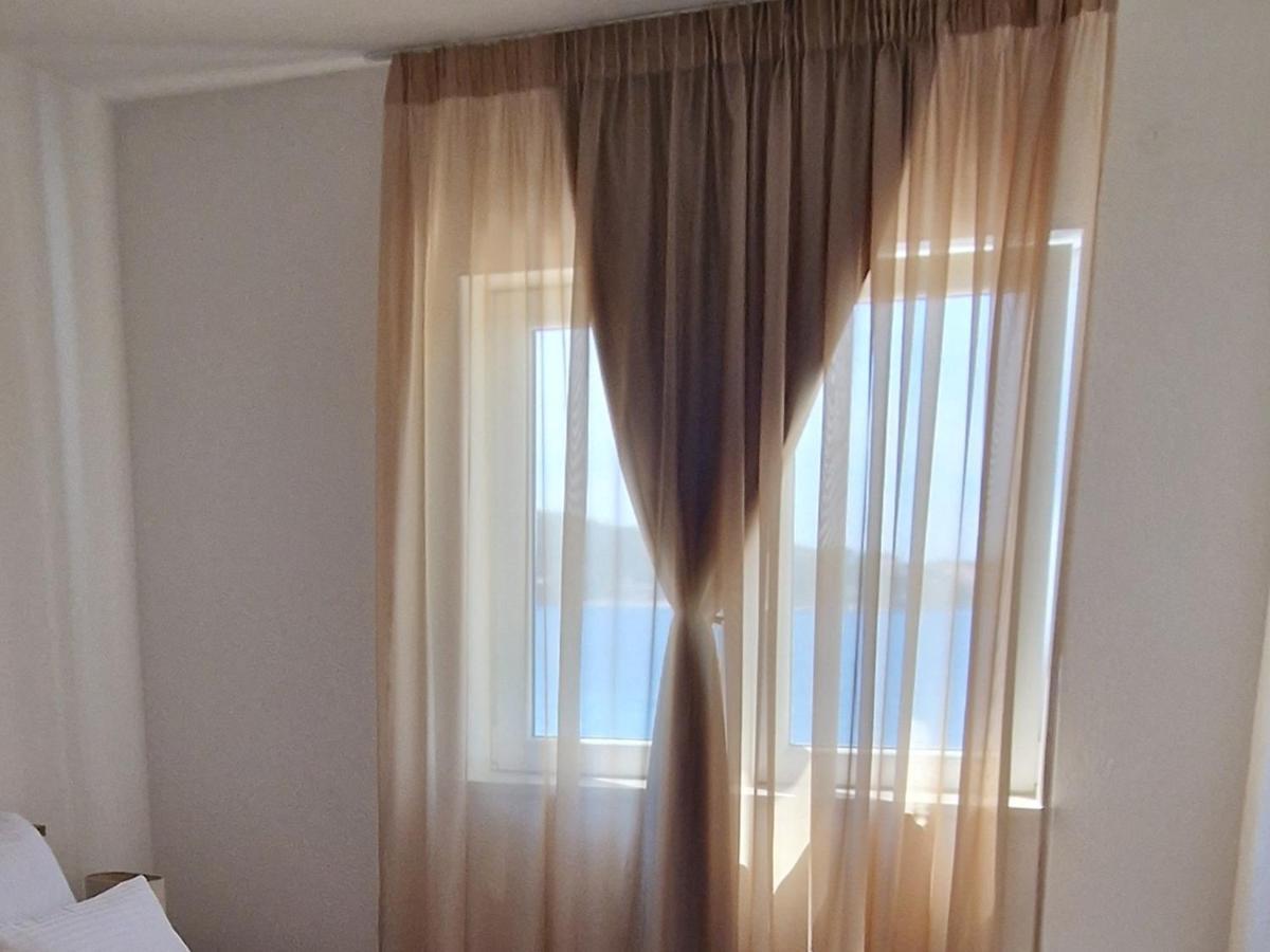 Apartments Stipe Рогозница Екстериор снимка