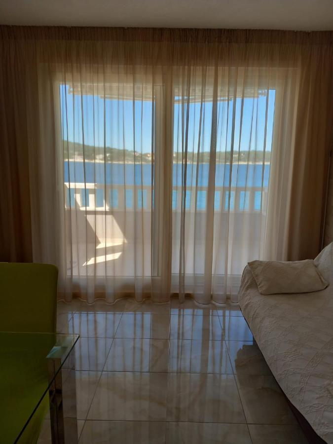 Apartments Stipe Рогозница Екстериор снимка