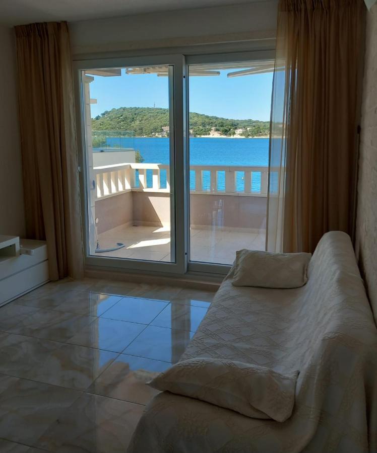 Apartments Stipe Рогозница Екстериор снимка