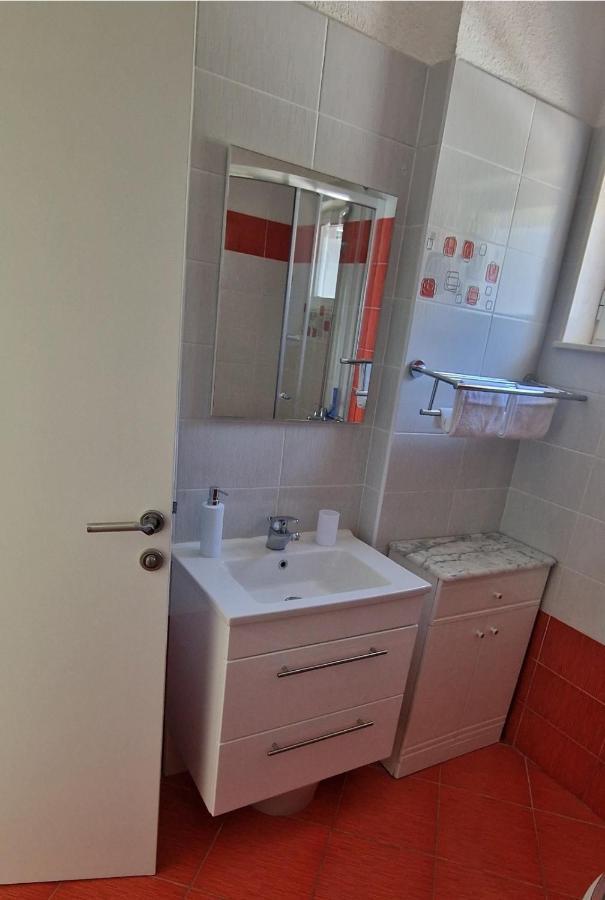 Apartments Stipe Рогозница Екстериор снимка