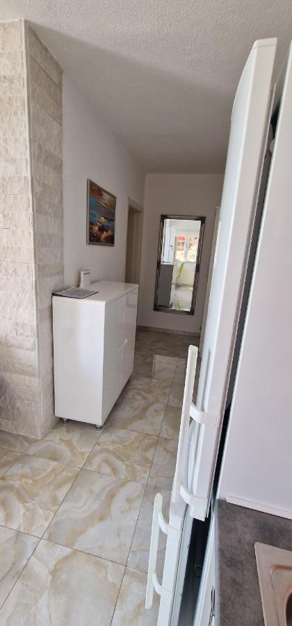 Apartments Stipe Рогозница Екстериор снимка