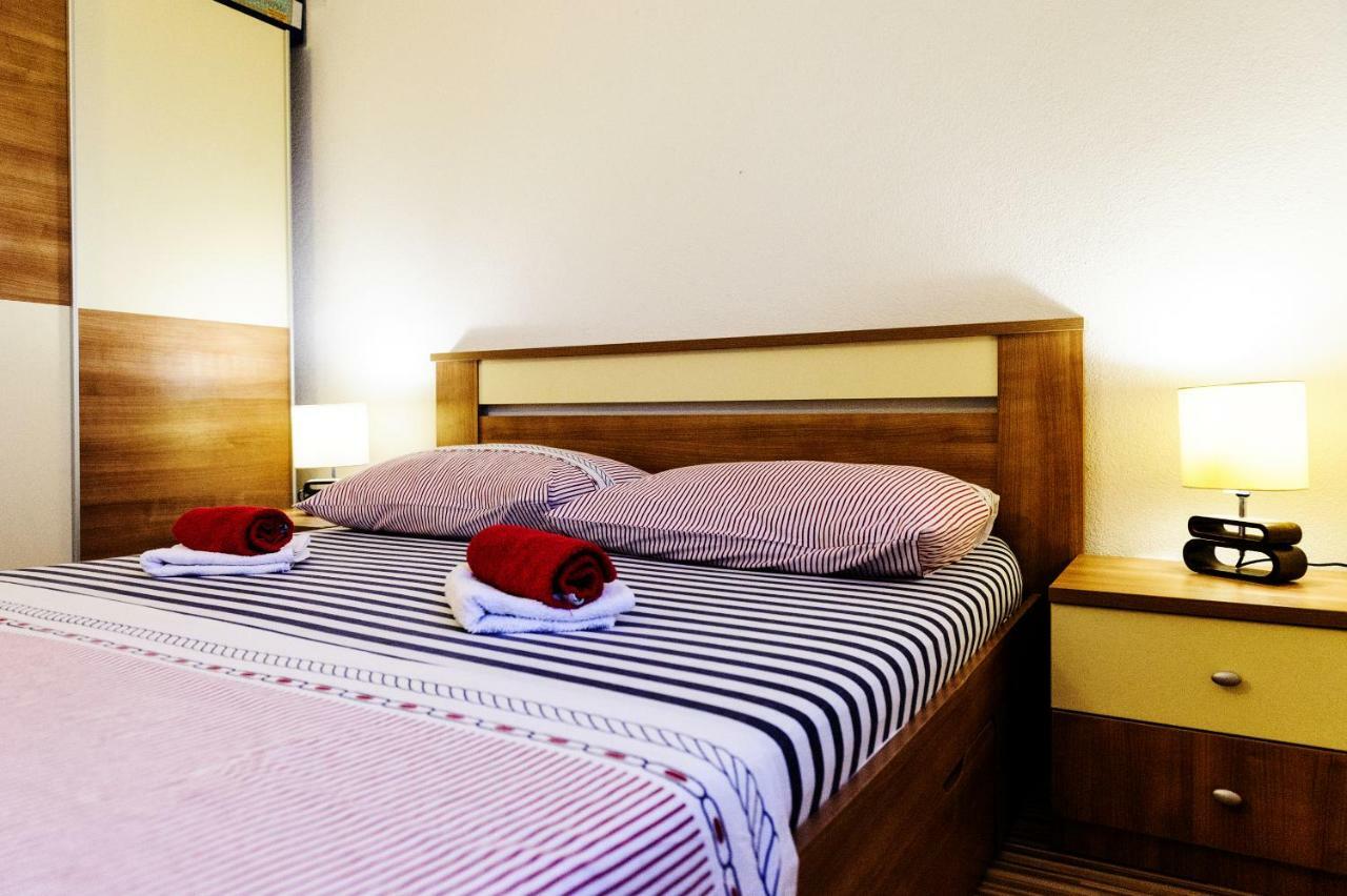 Apartments Stipe Рогозница Екстериор снимка