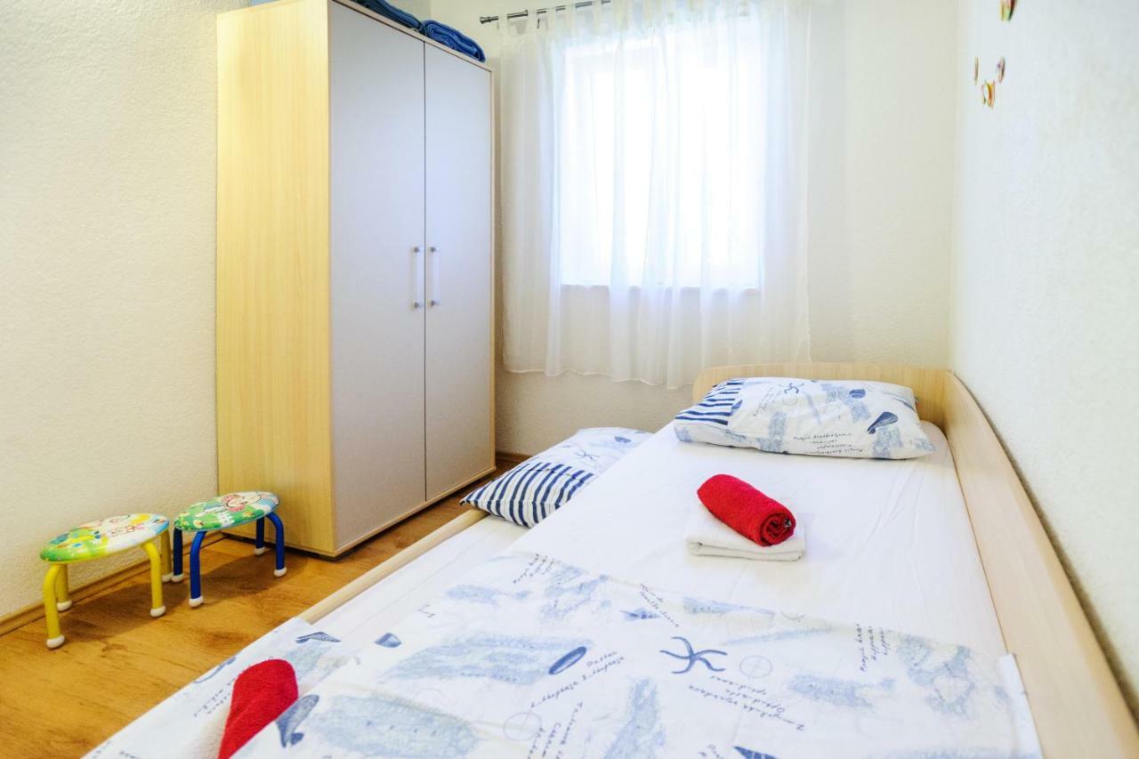 Apartments Stipe Рогозница Екстериор снимка